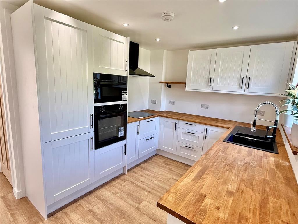 Kitchen 3.jpg