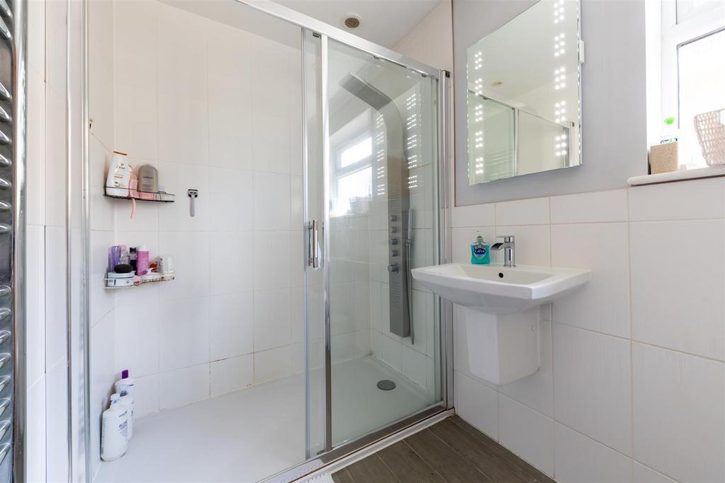 Bathroom a.jpg