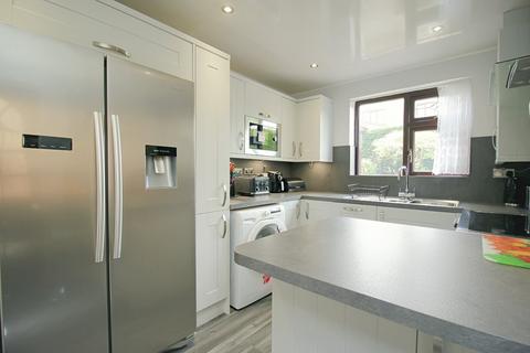 4 bedroom detached house for sale, Sandal Magna, Halifax, HX3