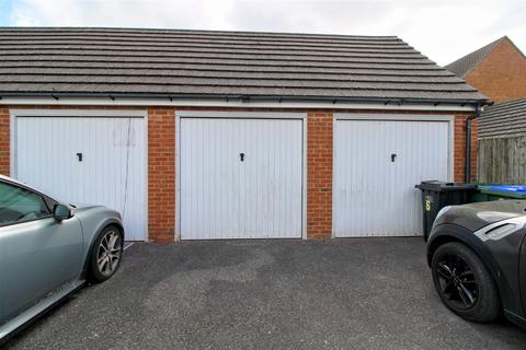 20 Maple Fields, Seaford, BN25 3ER