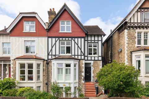 14b Gatestone Road, London, SE19 3AT