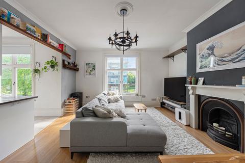 14b Gatestone Road, London, SE19 3AT