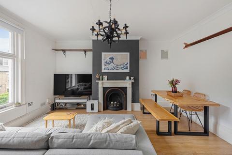 14b Gatestone Road, London, SE19 3AT