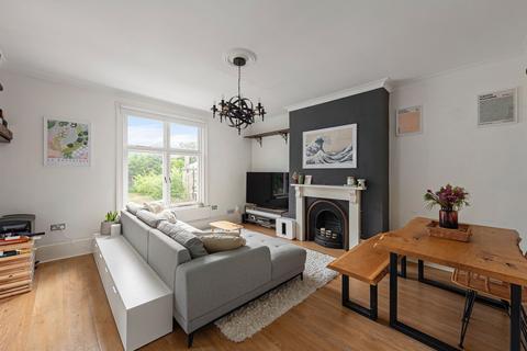 14b Gatestone Road, London, SE19 3AT