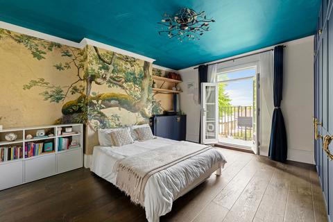 14b Gatestone Road, London, SE19 3AT