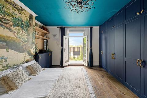 14b Gatestone Road, London, SE19 3AT