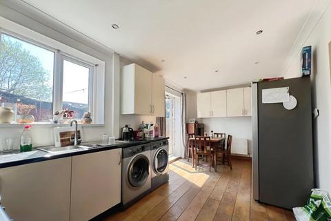 3 bedroom semi-detached house for sale, Queensway, Leigh