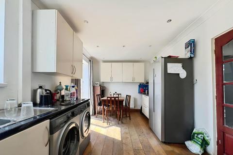 3 bedroom semi-detached house for sale, Queensway, Leigh