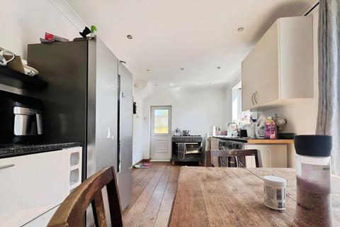 3 bedroom semi-detached house for sale, Queensway, Leigh