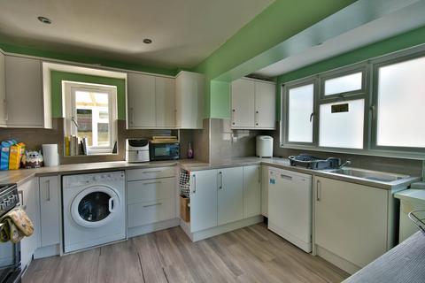 16 Ian Close, Bexhill-on-sea, TN40 2RL