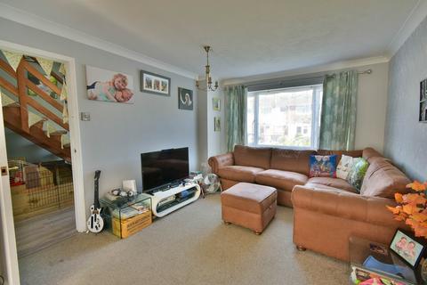 16 Ian Close, Bexhill-on-sea, TN40 2RL