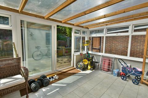 16 Ian Close, Bexhill-on-sea, TN40 2RL