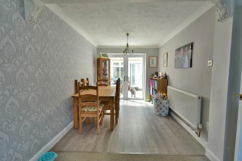 16 Ian Close, Bexhill-on-sea, TN40 2RL