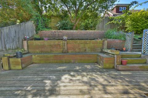 16 Ian Close, Bexhill-on-sea, TN40 2RL