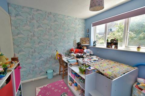 16 Ian Close, Bexhill-on-sea, TN40 2RL