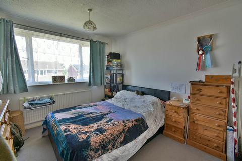 16 Ian Close, Bexhill-on-sea, TN40 2RL