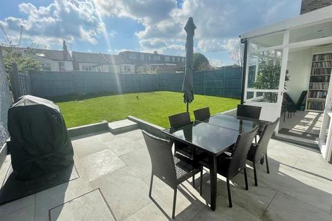 5 bedroom detached house to rent, Essex Park, West Finchley