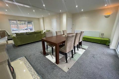 5 bedroom detached house to rent, Essex Park, West Finchley
