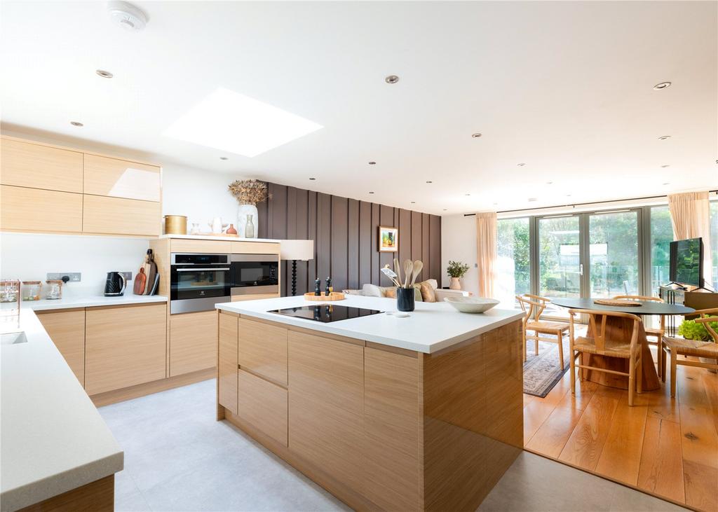 Cedar Kitchen/Lounge