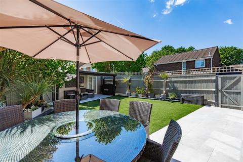 61 Olivers Mill, New Ash Green, Longfield, DA3 8RF