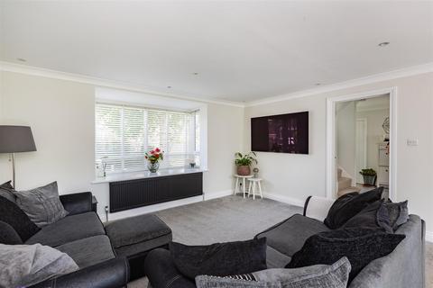 61 Olivers Mill, New Ash Green, Longfield, DA3 8RF