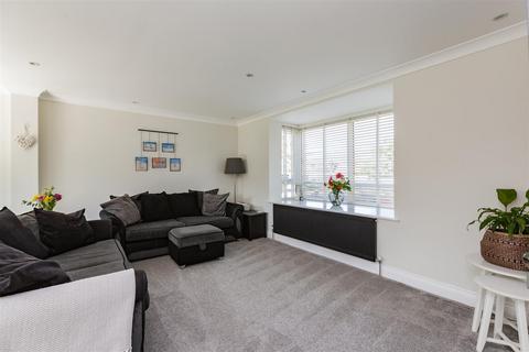 61 Olivers Mill, New Ash Green, Longfield, DA3 8RF