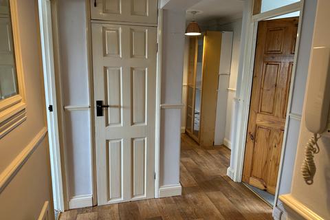 2 bedroom flat to rent, Ellenborough Road, Sidcup DA14