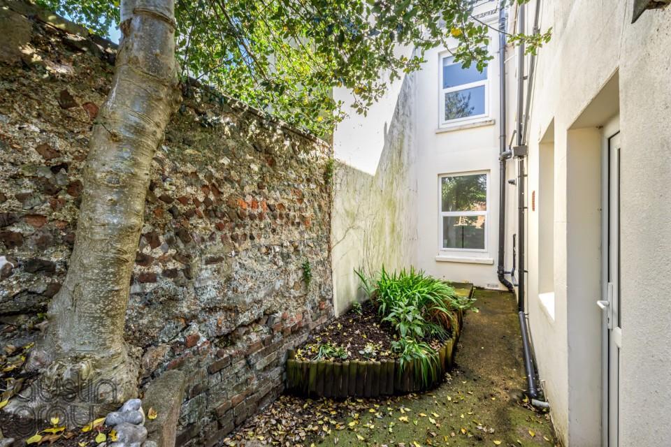 Newtown Road, 21-018 (Custom).jpg