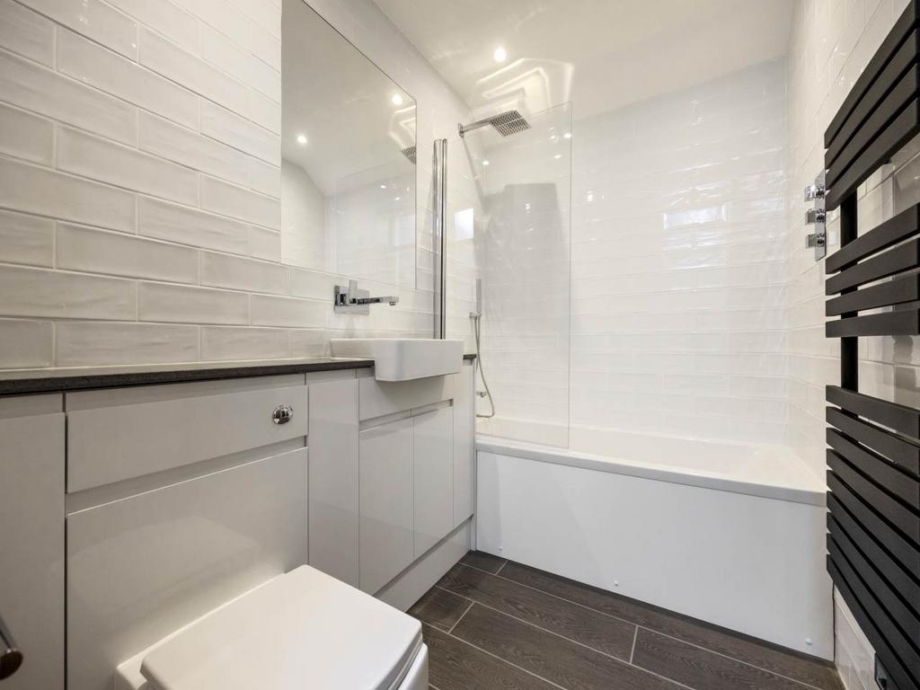 Bathroom 1a