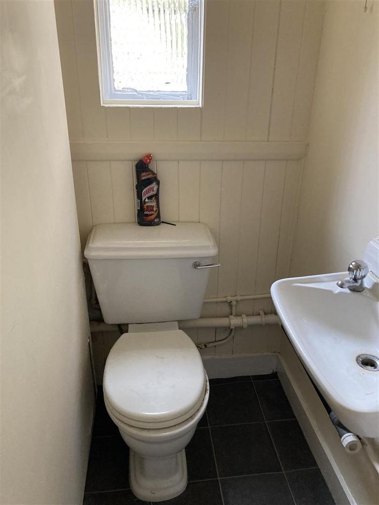 14 Westbrook toilet.JPG