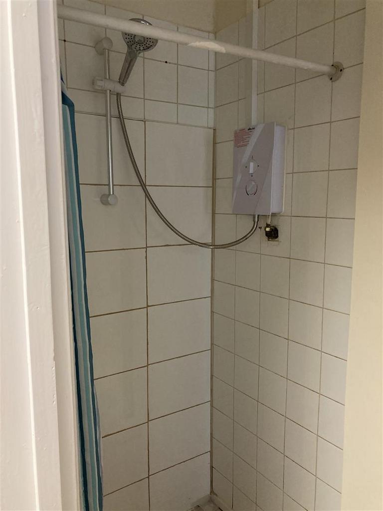 14 Wesbrook shower.JPG