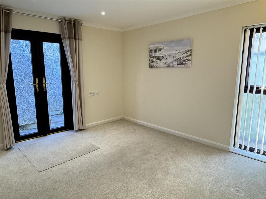 Ground Floor Bedroom/Reception Room
