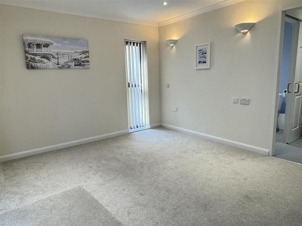 Ground Floor Bedroom/Reception Room