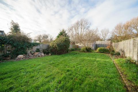 16 Byron Avenue, Warwick, CV34 6LB