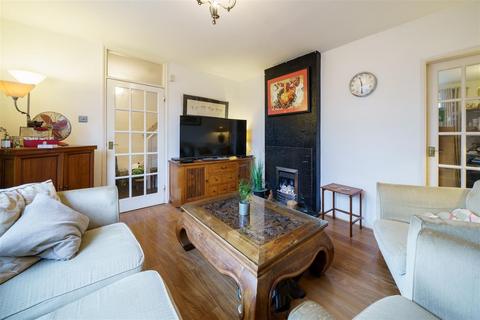 16 Byron Avenue, Warwick, CV34 6LB