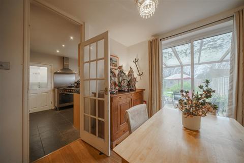 16 Byron Avenue, Warwick, CV34 6LB