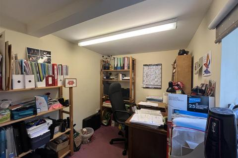 16 Byron Avenue, Warwick, CV34 6LB