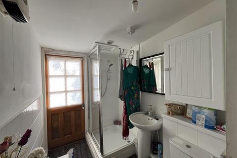 16 Byron Avenue, Warwick, CV34 6LB