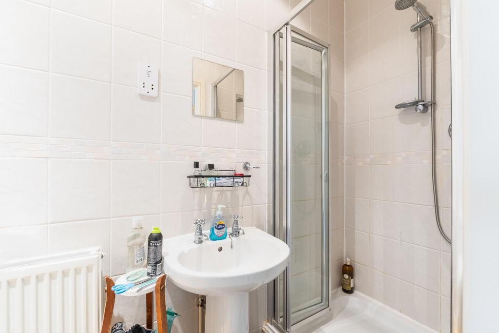 Bedroom two en suite-1.jpg
