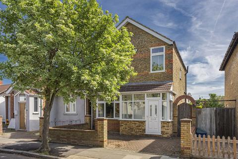 91 Prospect Crescent, Twickenham, TW2 7DZ
