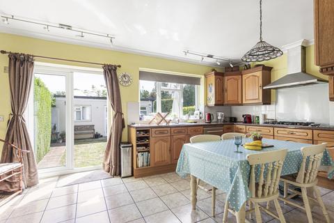91 Prospect Crescent, Twickenham, TW2 7DZ