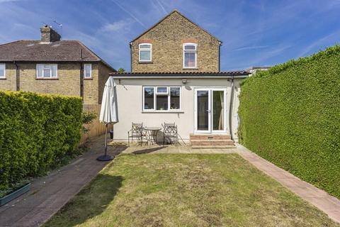 91 Prospect Crescent, Twickenham, TW2 7DZ