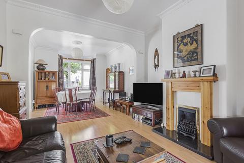 91 Prospect Crescent, Twickenham, TW2 7DZ