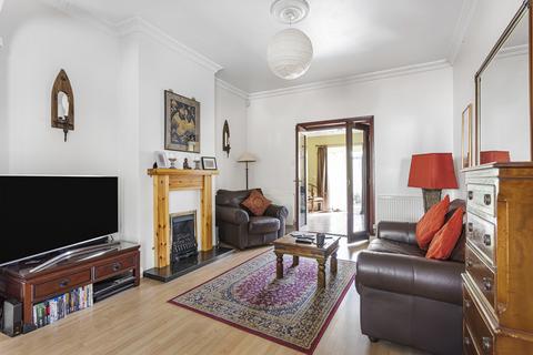 91 Prospect Crescent, Twickenham, TW2 7DZ