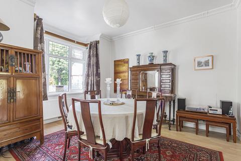 91 Prospect Crescent, Twickenham, TW2 7DZ