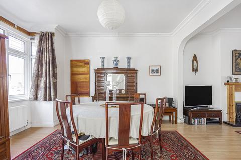 91 Prospect Crescent, Twickenham, TW2 7DZ