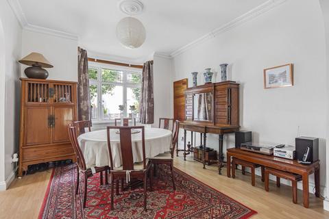 91 Prospect Crescent, Twickenham, TW2 7DZ