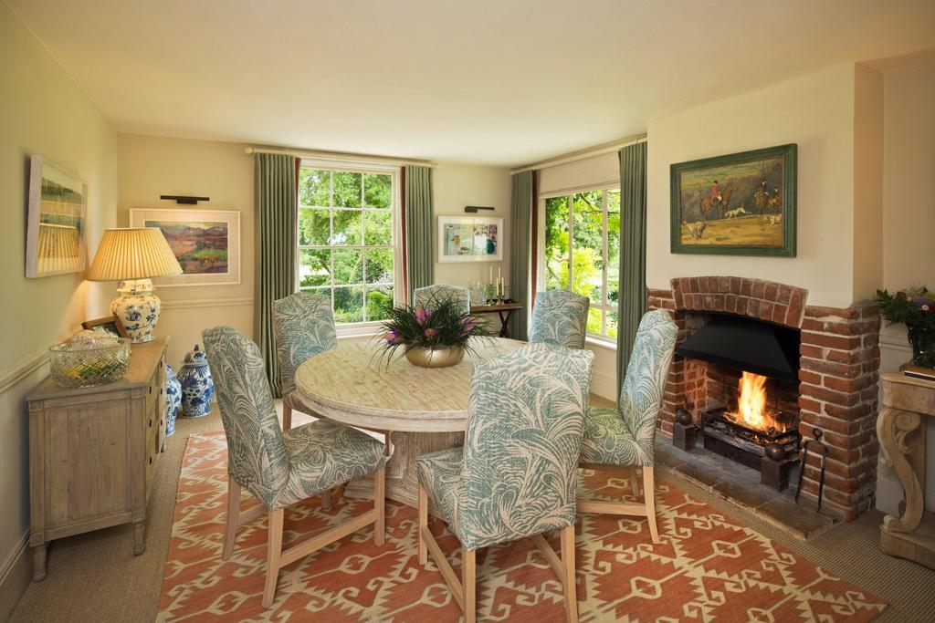 Breakfast Room