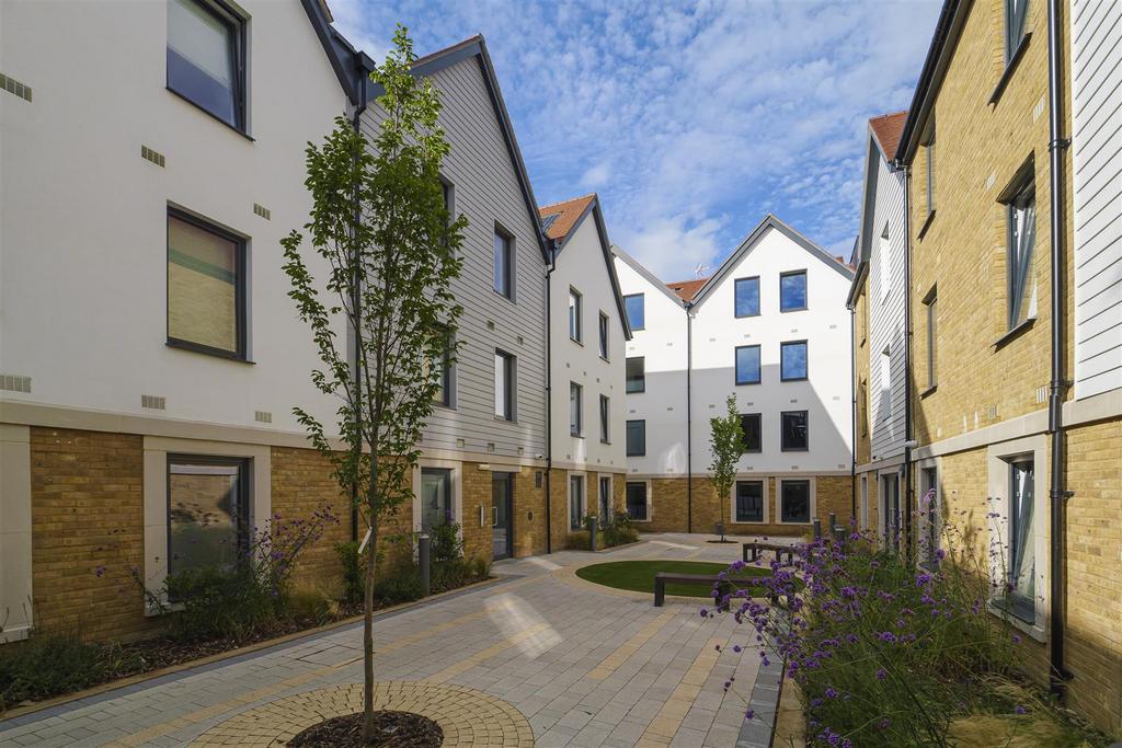 Courtyard 00.jpg