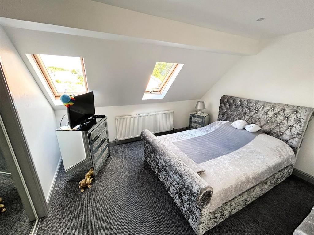 Bed 1.jpg